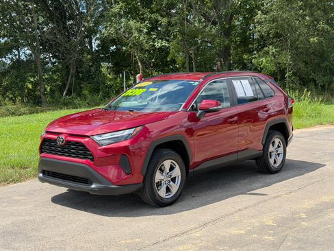 Used 2022 Toyota RAV4 XLE FWD image 3