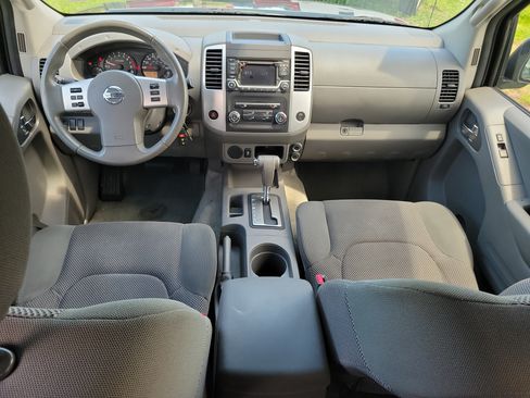 Used 2015 Nissan Frontier SV RWD image 9