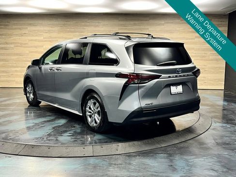 Used 2024 Toyota Sienna XLE w/ XLE Plus Package AWD/4WD image 11
