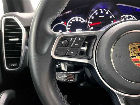 Used 2023 Porsche Cayenne image 22
