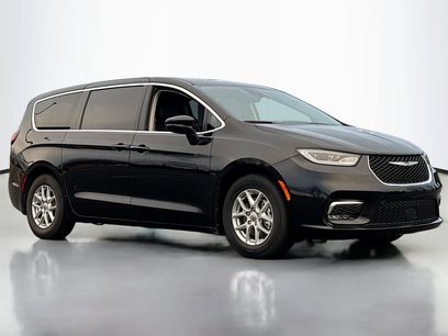 Used 2024 Chrysler Pacifica Touring-L