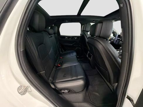 Used 2023 Porsche Cayenne Platinum Edition AWD/4WD image 22