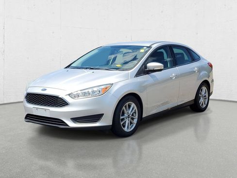 Used 2016 Ford Focus SE FWD image 4