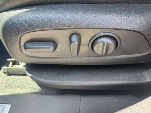 Used 2024 Chevrolet Equinox Premier FWD image 11