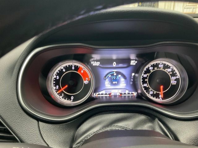 Used 2020 Jeep Cherokee Trailhawk w/ Cold Weather Group AWD/4WD image 11