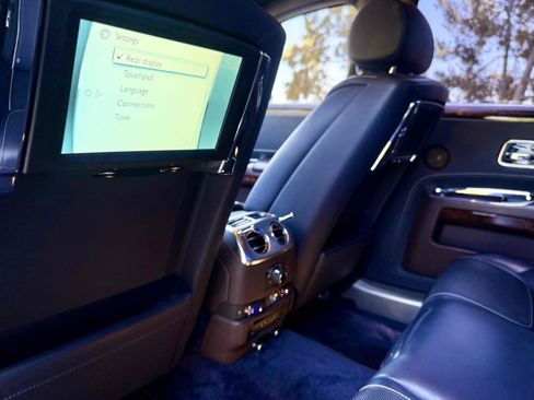 Used 2016 Rolls-Royce Ghost RWD image 33