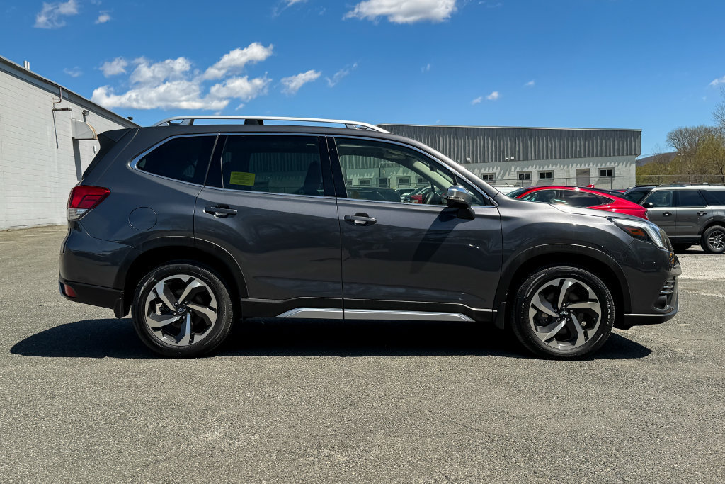 Used 2023 Subaru Forester Touring AWD/4WD image 2