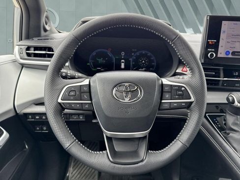 Used 2026 Toyota Sienna XSE FWD image 13
