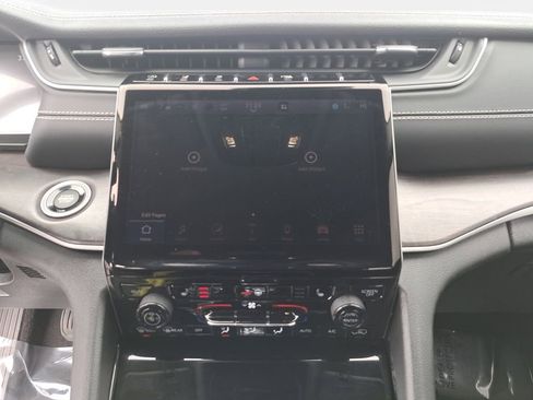 Certified 2023 Jeep Grand Cherokee Limited w/ Trailer Tow Prep Group (B) image 22