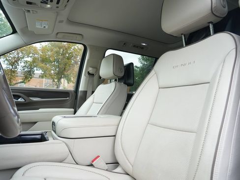 Used 2023 GMC Yukon XL Denali w/ Denali Reserve Package AWD/4WD image 11