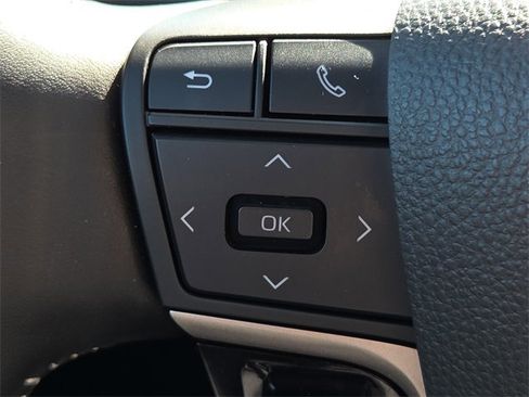 Used 2025 Toyota Camry SE image 27