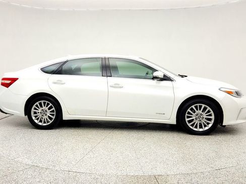 Used 2018 Toyota Avalon Limited FWD image 4
