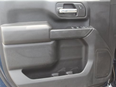 Used 2020 Chevrolet Silverado 2500 Custom w/ Custom Value Package image 12