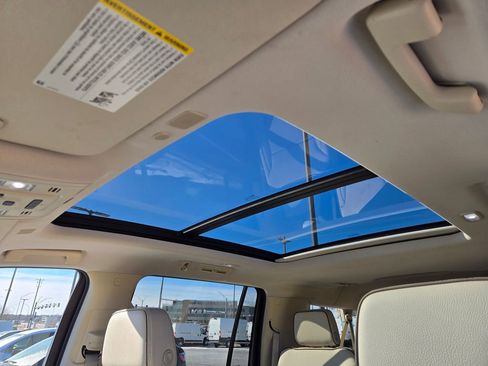 Used 2022 GMC Yukon XL Denali w/ Denali Premium Package image 25