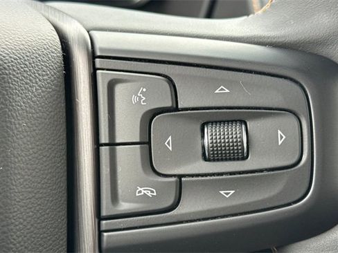 Used 2023 GMC Yukon XL AT4 image 40