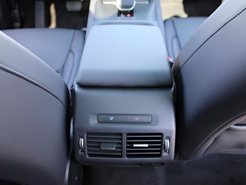 Used 2025 Land Rover Discovery Sport S image 19