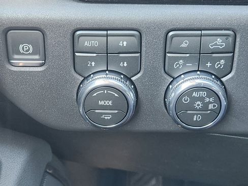 New 2026 GMC Sierra 1500 SLT AWD/4WD image 16