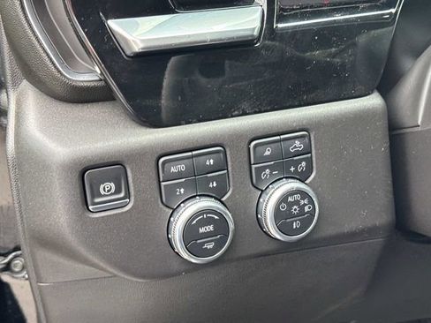 Used 2025 GMC Sierra 1500 SLT w/ SLT Premium Package AWD/4WD image 30