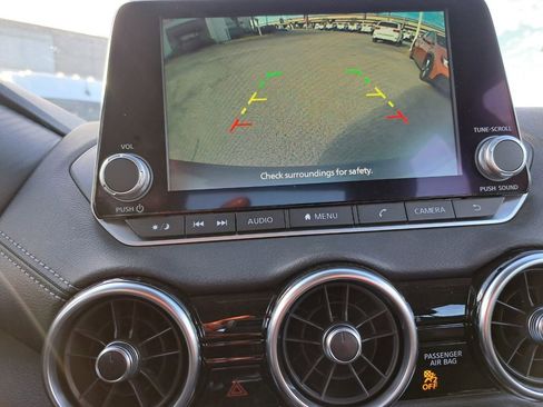 Used 2025 Nissan Sentra SV image 11