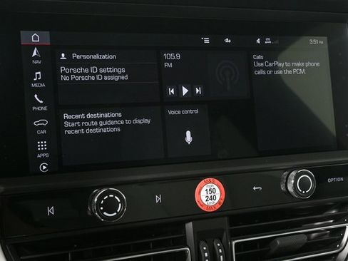 Certified 2025 Porsche Macan image 12