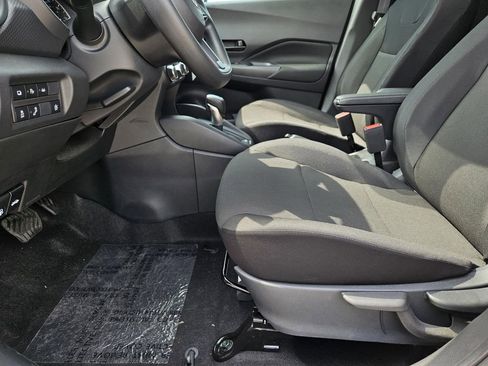 New 2025 Nissan Kicks S image 14
