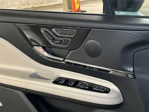 New 2025 Lincoln Corsair Reserve image 26