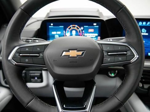 Used 2025 Chevrolet Suburban Premier image 33