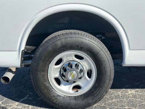 Used 2024 Chevrolet Express 3500 LT w/ LT Preferred Equipment Group image 26