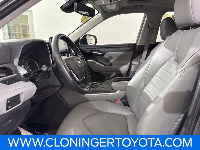 Used 2022 Toyota Highlander XLE AWD/4WD image 20