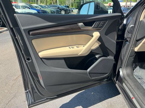 Used 2023 Audi Q5 2.0T Premium w/ Convenience Package image 14