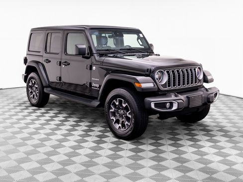 Used 2024 Jeep Wrangler Unlimited Sahara w/ Technology Group AWD/4WD image 9