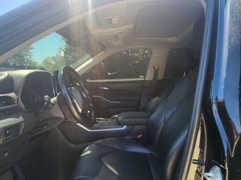 Used 2020 Toyota Highlander XLE FWD image 18