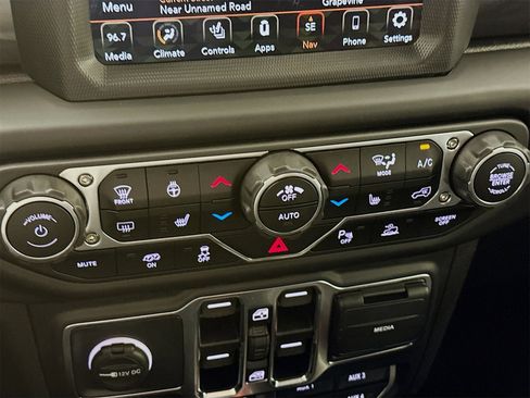 Used 2022 Jeep Wrangler Unlimited Rubicon w/ Trailer Tow Package image 17