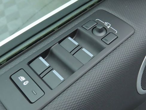 Used 2024 Land Rover Discovery Dynamic SE image 23