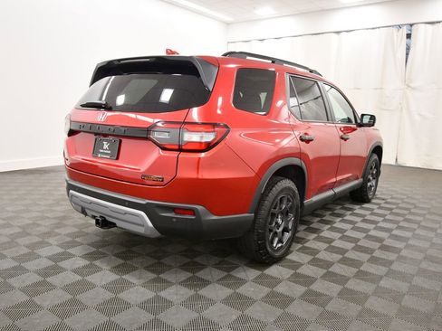 Certified 2025 Honda Pilot TrailSport image 8