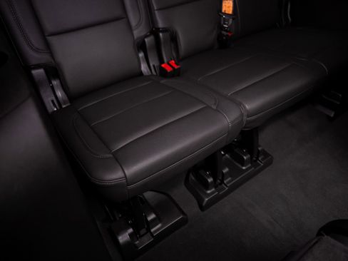 Used 2024 Chevrolet Suburban LT w/ Luxury Package RWD image 64