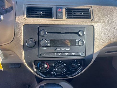Used 2006 Ford Focus ZX4 Sedan FWD image 28