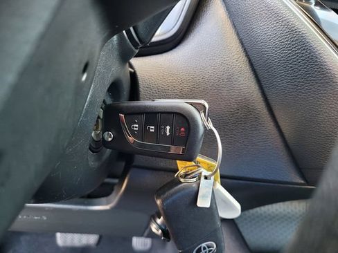 Used 2020 Toyota Corolla LE FWD image 17