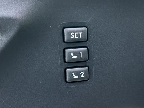 Used 2022 Subaru Ascent Limited w/ Technology Package image 14