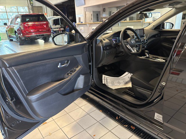 Used 2025 Nissan Sentra SV FWD image 13