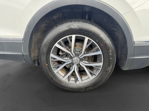 Used 2020 Volkswagen Tiguan SE w/ Panoramic Sunroof Package image 7