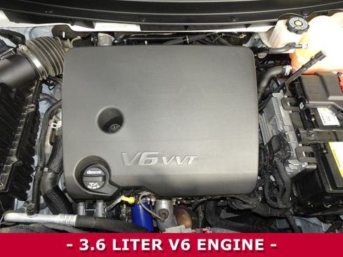 Used 2023 Chevrolet Traverse RS image 29