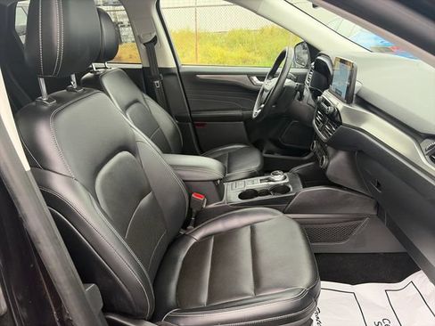 Used 2022 Ford Escape Titanium AWD/4WD image 28