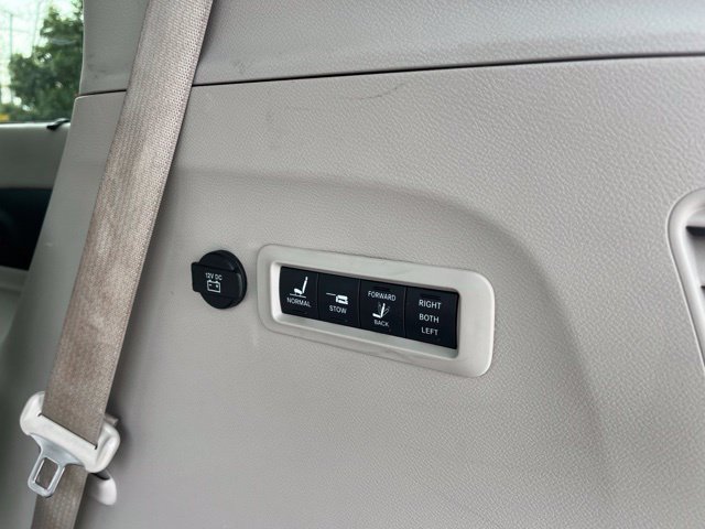 Used 2019 Chrysler Pacifica Limited FWD image 27