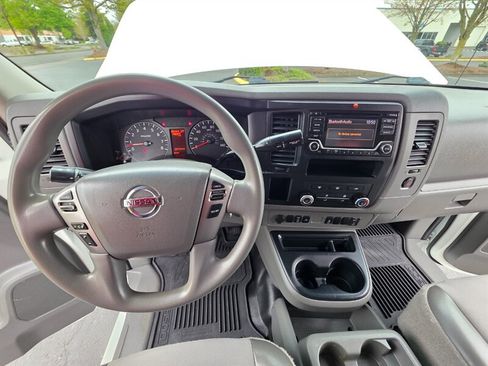 Used 2018 Nissan NV 3500 SL image 15
