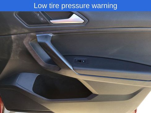 Used 2021 Volkswagen Tiguan SE w/ Panoramic Sunroof Package image 7