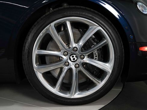 Used 2021 Bentley Continental GT V8 image 28