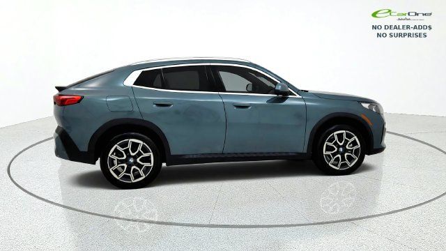 Used 2026 BMW X2 xDrive28i AWD/4WD image 9