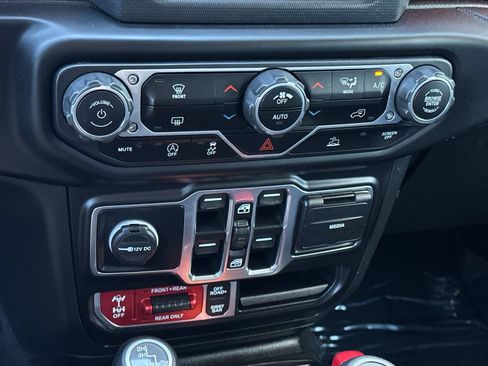 Used 2020 Jeep Gladiator Rubicon w/ Trailer Tow Package AWD/4WD image 18