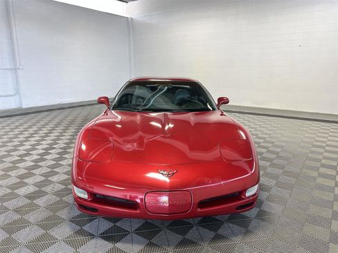 Used 2004 Chevrolet Corvette Coupe w/ Roof Package image 3